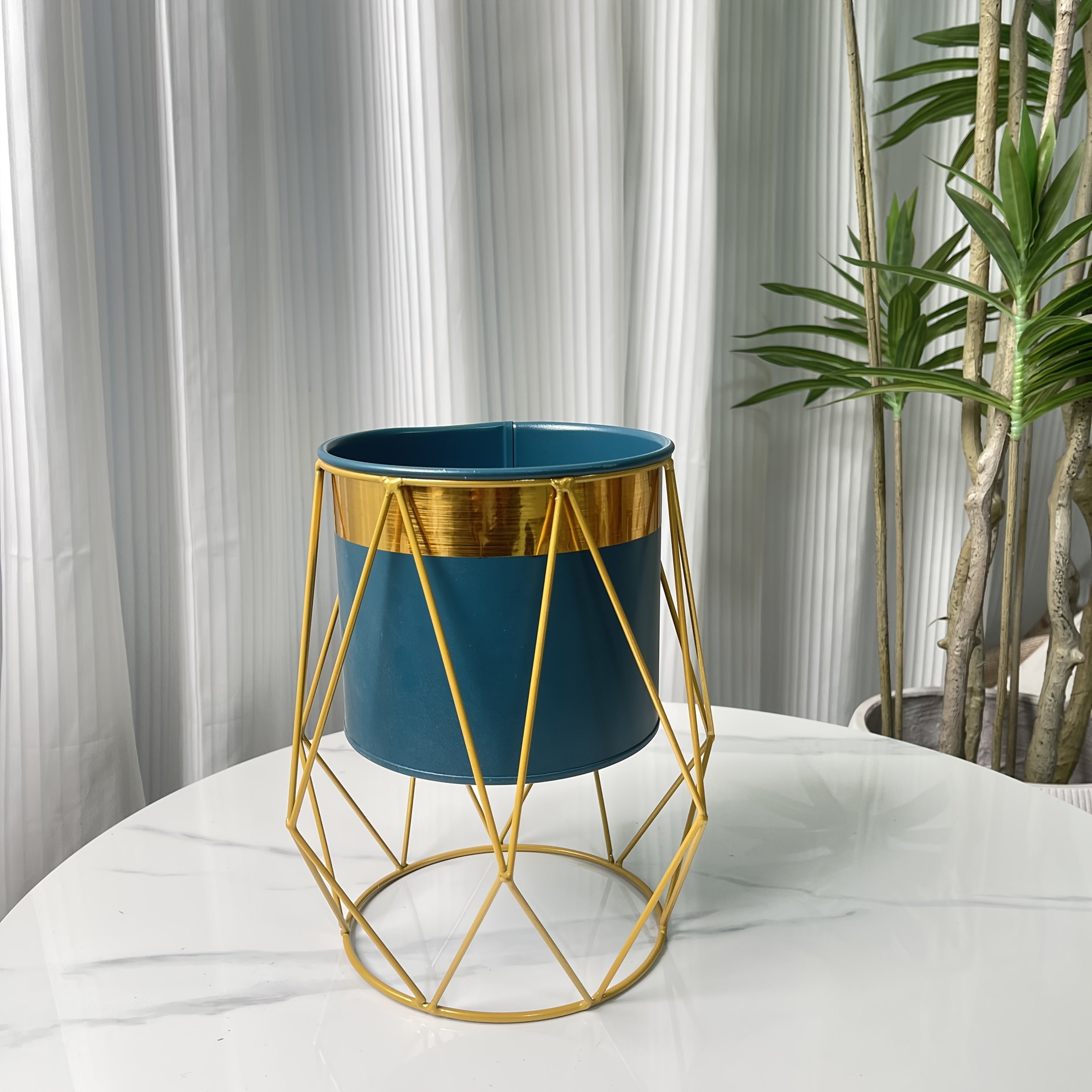 Modern Nordic Style Metal Mini Plant Stand